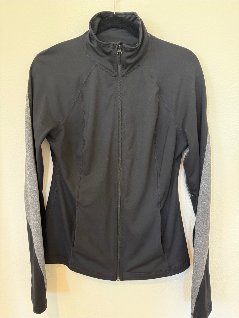 Zella Black Jacket with Gray Sleeve Panels M